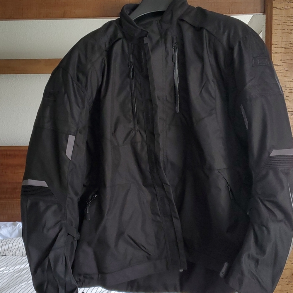 Men's motorcycle riding jacket with liner